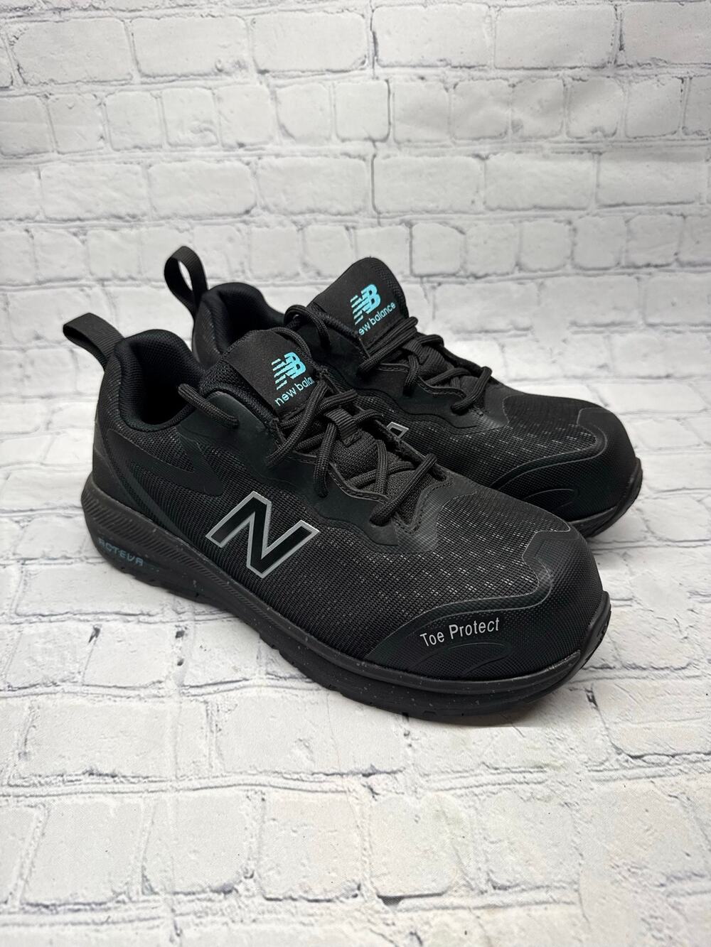 NWOT Women’s New Balance Acteva Work & Safety Logic Comp Toe work sneakers Sz 6w